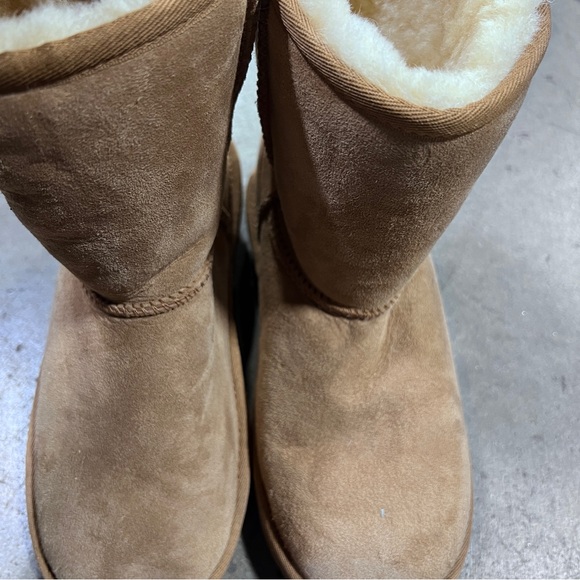 UGG Classic Short kid’s Boot - Chestnut, US 4 - Picture 6 of 6